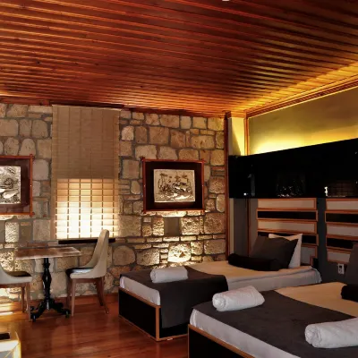 Kosa Otel Hotel dekat Hadrian's Gate&