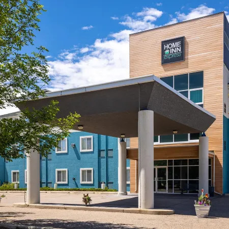 Prairie Crest Medicine Hat by IHG