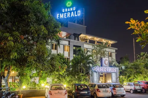 Treebo Premium Grand Emerald Hotels in Chinchvad