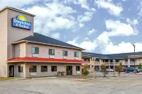 Days Inn & Suites by Wyndham Madisonville Hotels in Madisonville