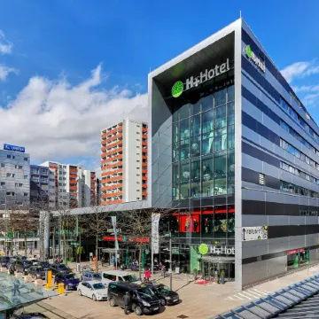 H+ Hotel Salzburg Отели рядом с достопримечательностью «Гетрайдегассе»