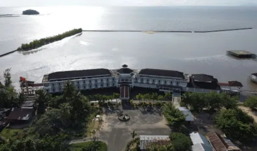 Mahkota Kayong Hotel Sukadana Hotels in Sutera