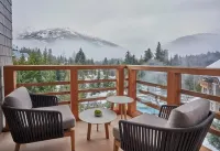 Four Seasons Resort Whistler - Mountain View