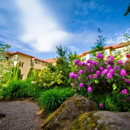 Columbia Cliff Villas