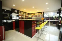 Holiday & Business Hotel - Em Frente ao Centro de Eventos e Arena Conda Hotels in Шапеко