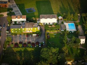 Logis Hotel & Restaurant Au Clos Paille Charme & Caractere