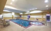 La Quinta Inn & Suites by Wyndham Gainesville - Pools