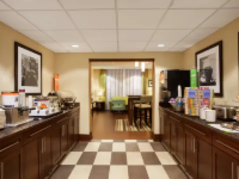 แฮมป์ตันอินน์ เควกเกอร์ทาวน์ โรงแรมในBucks County