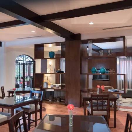 Courtyard Santo Domingo Отели рядом с достопримечательностью «Автозаправочный комплекс Expreso Bavaro»