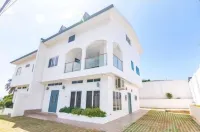 Glencoe Townhome with Loft Jacuzzi and Pool Hotels in 