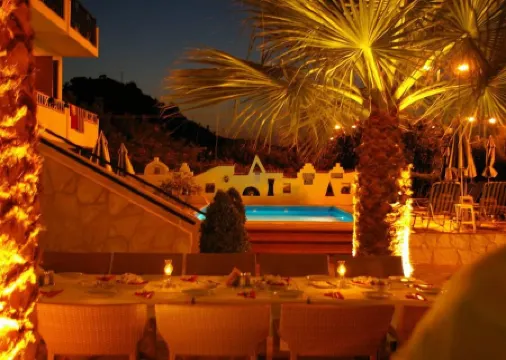 基里亞科斯公寓酒店