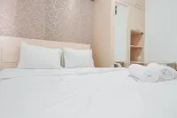 Cozy Stay at 2Br Green Pramuka Apartment Near Shopping Center فنادق في 