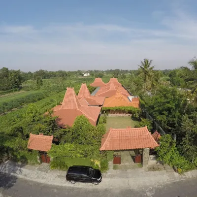 Joglo Ayem Tentrem Hotels near Sambisari Temple