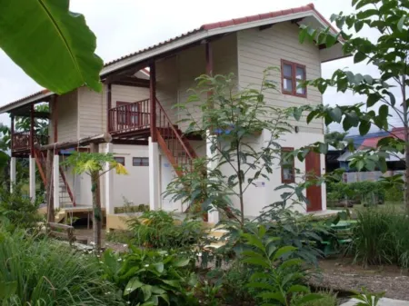 Churn Yuen Pai by Gampanat Guesthouse