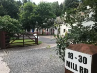 Tully Mill Cottages - parkir