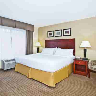 Holiday Inn Express & Suites East Lansing Rooms