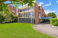 Tudor Inn Newcastle Hotels in Hamilton