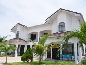 Luxuriously Finished 4-bed House in Tema Comm 25