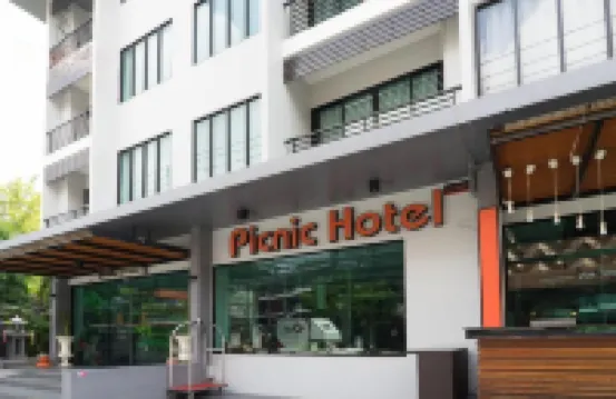 Picnic Hotel Bangkok - Rang Nam Hotels near Sriayudhya School
