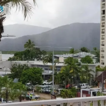 Ramada By Wyndham Cairns City Centre Отели в г. Кэрнс