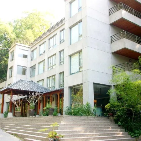 Tsau Ling Vacation Hotel Отели рядом с достопримечательностью «Мир на горе Цзиньху»