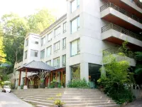 雲林古坑草嶺SPA渡假山莊 湖光山舍附近的飯店