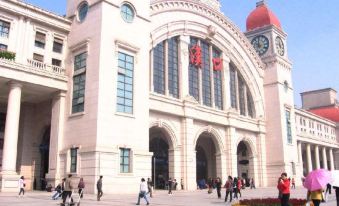 7 Days Premium Hotel (Wuhan Hankou Railway Station Changgang Road Subway Station)