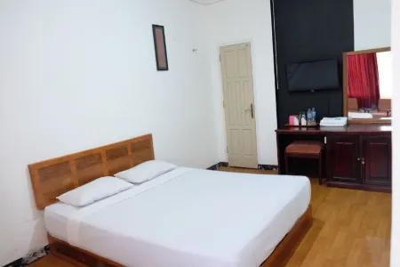 Ambun Suri Hotel Отели в г. Guguk Panjang