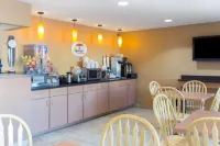 Super 8 by Wyndham Radcliff Ft. Knox Area - Aamiainen