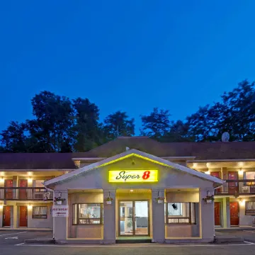 Super 8 by Wyndham Niagara Falls North Отели рядом с достопримечательностью «Прогулка Белые Воды»