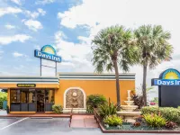 Days Inn by Wyndham Fort Lauderdale-Oakland Park Airport N Hotels near Osswald Park