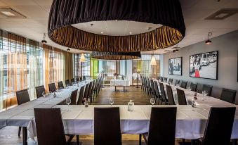 1. Hotel G ..