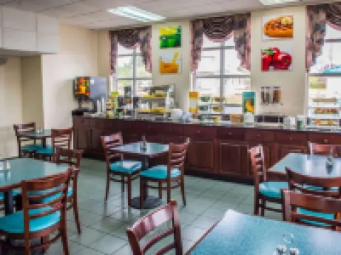 Quality Inn Chipley I-10 at Exit 120 Hotels in Chipley