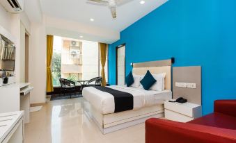 Hotel Aura - Near Malad Link Road