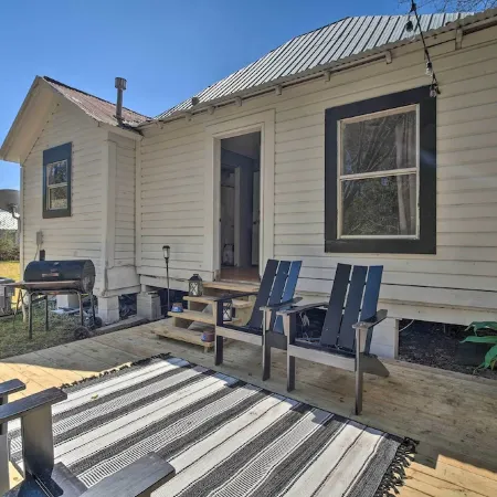 Cozy Livingston House w/ Fenced Yard + Patio!