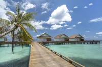 Bandos Maldives Hotel a Baros