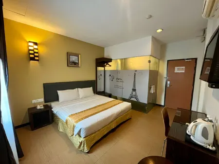 8 Days Boutique Hotel Impian Emas Отели в г. Тебрау