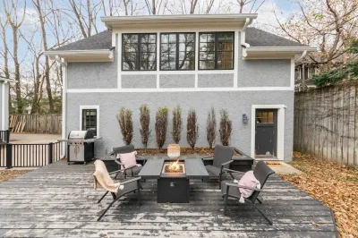 Tudor Style Carriage House فنادق في آن أربور