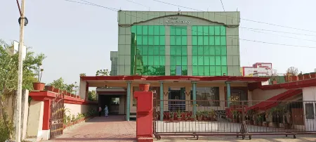 Hotel Galaxy InterContinental Отели в г. Бодхгае