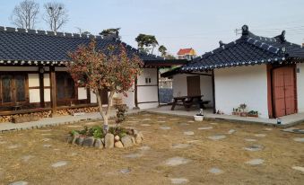 8. 달이 뜨면 꽃이..