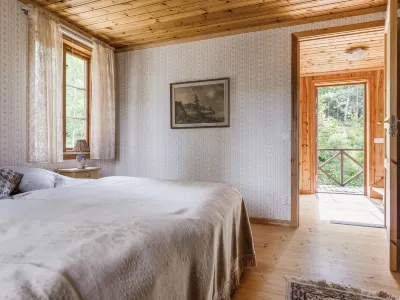 Chalet Kasen Sjökanten by Interhome Hotels near Uggledalen