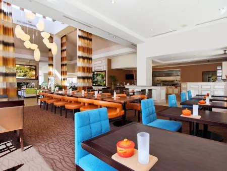 Hilton Garden Inn St. Charles Отели рядом с достопримечательностью «Парк Лангам»