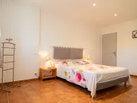 Les Restanques Hotels in Carces
