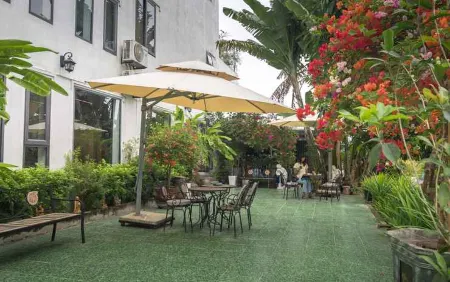 Liberty Hall Tam Coc Hotel & Villa