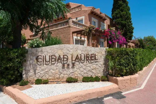 Aparthotel Ciudad Laurel