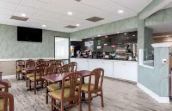 阿爾塔蒙特斯普林斯近 I-4 温德姆華美達酒店