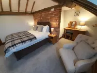 The Dolfor Inn Отели в г. Лланидлос