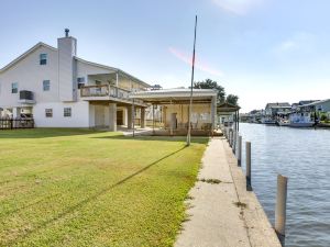 Bayou Bliss: Barataria Waterfront Getaway w/ Dock!