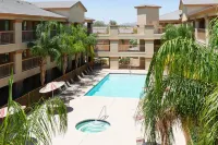 Siegel Select Casa Grande - Pools
