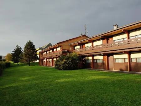 Campanile Saintes Отели в г. Сен-Вез